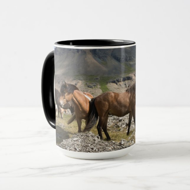 Hjord hästar, nära Hofn, Island Mugg (Framsida vänster)