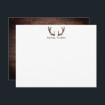 Hjort Antlers Hunting Rustic Mörk Wood Anteckningskort<br><div class="desc">Den här konstruktionen har rustiska hjortar med utrymme för namn/text nedanför och mörkens träbakgrund. Klicka på knappen Anpassa om du vill justera inslagen och/eller ändra texten ytterligare! Det finns variationer i denna utformning, ytterligare färg och samordnade produkter i vår butik, zazzle.com/store/doodlelulu. Kontakta oss om du behöver den här designen för...</div>