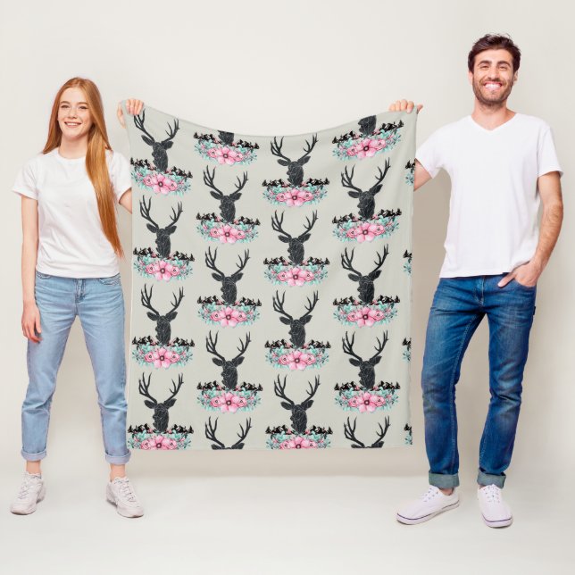 Hjort Head w/ Rosa Flowers & Mountain Mönster Fleecefilt (På plats)