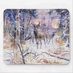 Hjort i en snöskog (vintersäsong) musmatta