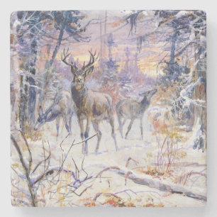 Hjort i en snöskog (vintersäsong) stenunderlägg