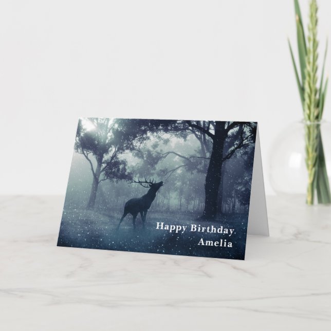 Hjort med Antlers i en Shadowy Forest Birthday Kort (Framsida)