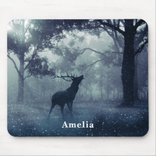 Hjort med Antlers i en Shadowy Forest Musmatta
