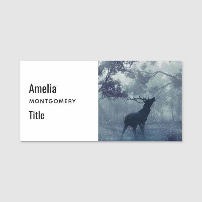 Hjort med Antlers i en Shadowy Forest Namnbricka (Framsida)