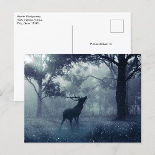 Hjort med Antlers i en Shadowy Forest Vykort