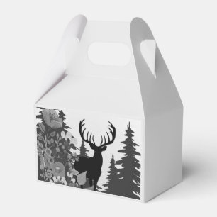 Hjort med stort avstånd ut ur skogen presentaskar