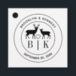 Hjort Monogram Rustic Landsbyggsbröllop par Namn Gåvor Etiketter<br><div class="desc">Ett elegant hjort-monogram med ett par namn-textutkast som du kan anpassa med datumet namn,  initialer och bröllop för lycklig-paret. Du kan ändra teckenmellanrummet storlekt och brev med hjälp av Verktyg i Design.</div>
