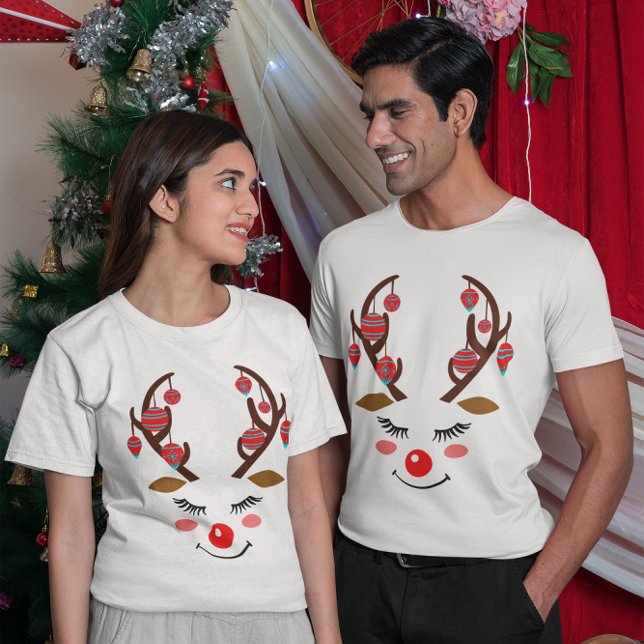 Hjort och prydnadsföremål på Antlers Unisex T Shirt (Adorable Deer Face & Ornaments on Antlers Unisex T-Shirt)