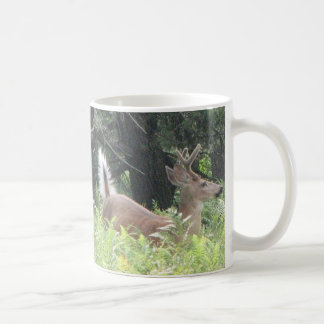 Hjort två kaffemugg