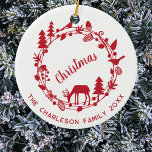 Hjort Woodland Personlig God jul Julgransprydnad Keramik<br><div class="desc">En söt skogspån med utandning av hjort,  fågel,  gräs träd,  akvarier och gräs-koner. Ändra undertext,  familj namn och datum som ska anpassas. Originalkonst av Nic Squirrell.</div>