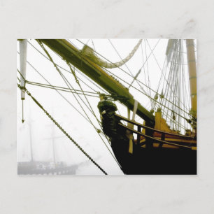 HMS Bounty som uppstått från Mist-vykortet Vykort