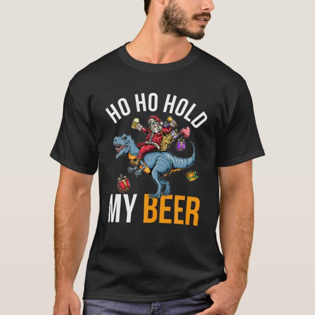 Ho Ho: Håll mitt Beer Funny jultomten Party T Shirt (Framsida)