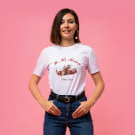 Ho Ho Hoing sedan 1890 vintage gnomes christmas T Shirt<br><div class="desc">Ho Hoing sedan 1890 års jul är en söt och rolig återtröja för vintagen med några julklangar som kör på en logg.</div>