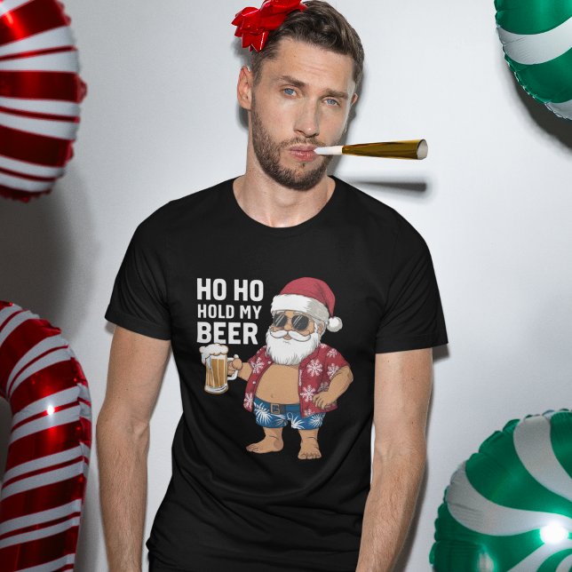 Ho Ho Hold My Beer, Fun Christmas Gift T Shirt (Skapare uppladdad)