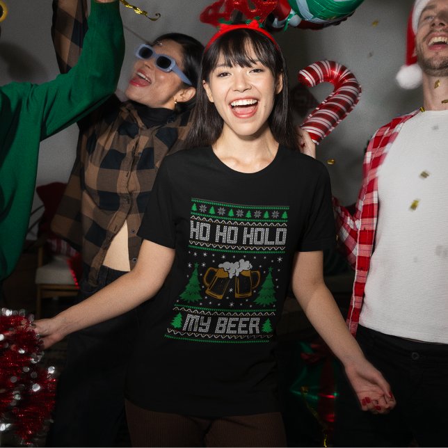 Ho Ho Hold My Beer Funny Christmas  T Shirt (Skapare uppladdad)