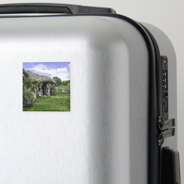 Hobbiton Village, Nya Zeeland Magnet (In Situ (Luggage))