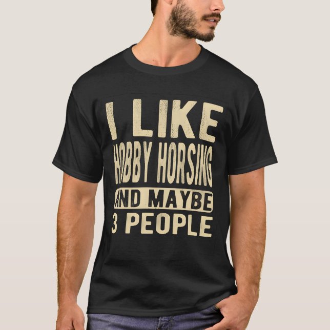 Hobby Horsing Say Familj T Shirt (Framsida)