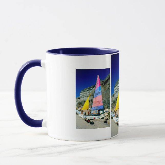 Hobie segelbåt i St Malo, Frankrike Mugg (Vänster)