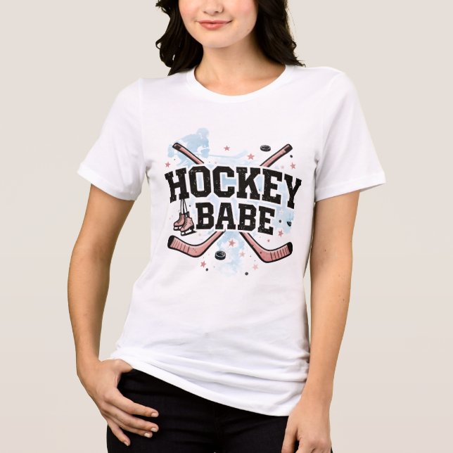 Hockey Babe - Skönhet möter brutalitet T Shirt (Framsida)