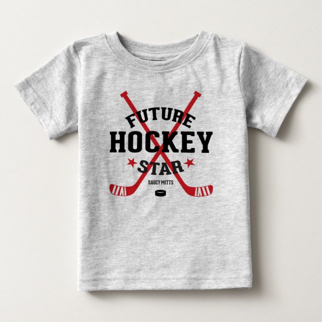Hockey Baby Jersey Future Hockey Star Red Sticks T Shirt (Framsida)