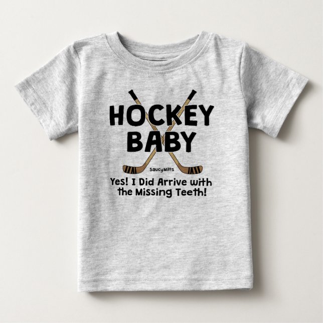 Hockey Baby Saksing Teeth Baby Tee Shirt (Framsida)
