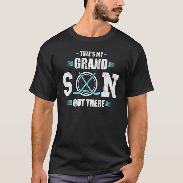 Hockey grandma  that's my grandson out there footb t shirt (Framsida)