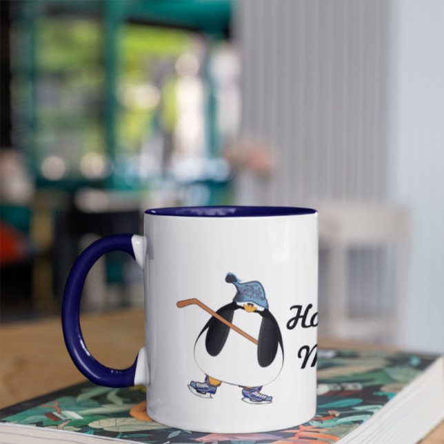 Hockey Mamma Penguin med Hockey Stick Mugg (Skapare uppladdad)