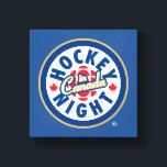 Hockey Night i Canada Logotyp Canvastryck<br><div class="desc">Den nuvarande logotypen har använts sedan 1998. Hockey Night i Kanada är det varumärke som används för kanadensiska TV-presentationer från National Hockey League. Namn har använts för alla NHL-sändningar på CBC Television (oavsett tidpunkt på dygnet), men Hockey Night i Kanada är i första hand knuten till sina NHL-sändningar på lördagskvällar,...</div>
