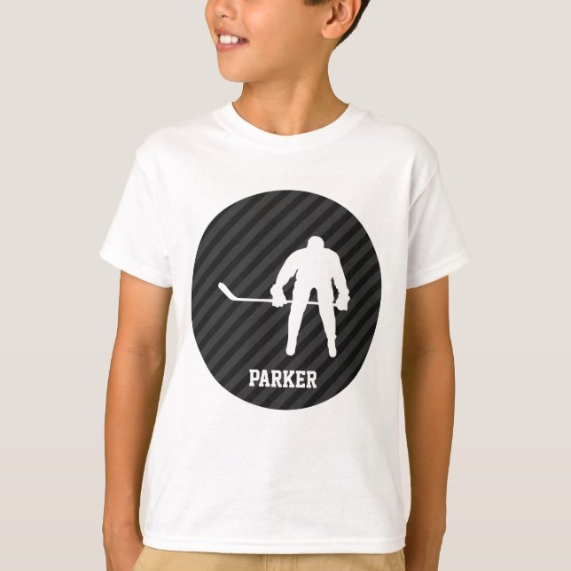Hockey Player; Black & Mörk Grått Rand Tee Shirt (Framsida)