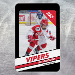 Hockey Player Keepsaké på Vibrant Red Black Magnet<br><div class="desc">Vi presenterar vårt slående Black Red Ice Hockey Jersey Number Trading Card Magnet, ett måste för alla unga hockey aficionado! Den här magneten utrotar stil och dynamik, med en ung hockeyspelare i rörelse mot en bakgrund av djärva svarta och pulserande röda nyanser. Perfektens för barn som är ute efter sina...</div>