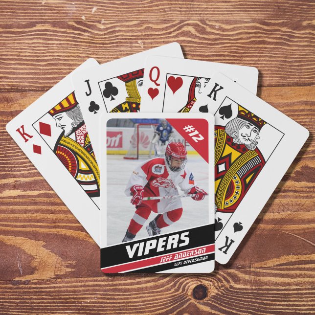 Hockey Player Keepsaké på Vigous Red White Casinokort (Preserve ice hockey memories with striking white and red playing cards. Great souvenir or gift idea!)