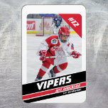 Hockey Player Keepsaké på Vigous Red White Magnet<br><div class="desc">Vi presenterar vår fängslande White Red Ice Hockey Jersey Number Trading Card Magnet, en perfekt som tillägg till alla unga hockey fläkt-samlingar! Med sin snyggt som innehåller en dynamisk bild av en ung hockeyspelare som agerar mot en skarp vit bakgrund med fet röd och klassisk svart rand, kommer denna magnet...</div>