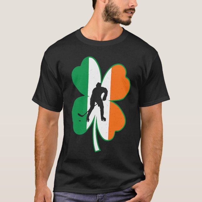 Hockey Player Lucky Shamrock Ireland Flag St Patri T Shirt (Framsida)
