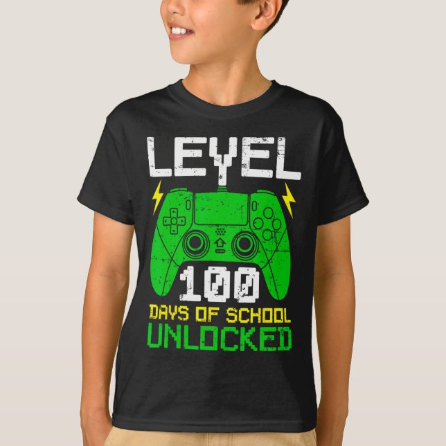 Hockey School är viktigt, men Hockey är viktigt T Shirt (Framsida)