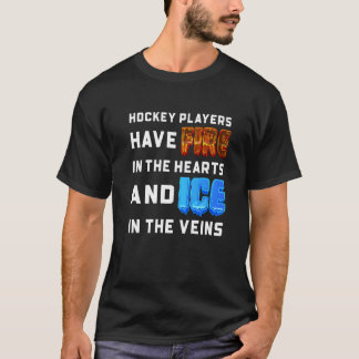 Hockeyspelare har eld i sin örtaris i t shirt