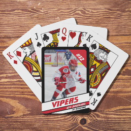 Hockeyspelare Småsak På Vibrant Röd Svart Casinokort
