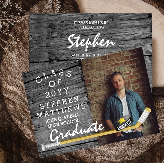 Hockeyspelare Sport Rustik Fotografi Examen Inbjudningar (Rustic Barnwood Hockey Player Photo Graduation Announcement and Party Invitation - Print | Digital)