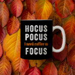 Hocus Pocus Focus Cute Funny Halloween Coffee Mugg<br><div class="desc">Den här lustiga Halloween-mugg har en svart bakgrund och frasen "Hocus Pocus I Behöver kaffe till Focus" i vitt och i orange. Gör en roligt till kaffet/Halloween älskare i ditt liv (eller för dig själv!).</div>
