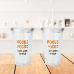 Hocus Pocus Halloween Coffee Tumbler | Funny Witch Take Away Mugg<br><div class="desc">Börja din skämt med ett leende med superskojet Hocus Pocus "Jag behöver kaffe till Focus"-akryltumlare! Med fet orange och en minimalistisk utformning är det perfekten till Halloween älskare,  kaffemissbrukare eller någon som behöver lite magi för att klara av det hela dagen.</div>