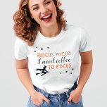 Hocus Pocus Modern Orange och Black Halloween T Shirt<br><div class="desc">"Hocus Pocus I need tea",  roliga anpassningsbar-kaffet,  temat t-shirt för henne för Halloween,  har en modern dekorativ orange och en svart typografi med häftig häxa och stjärnaccenter. Kvinnors skjorta stil kan modifieras med kort.</div>