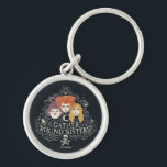 Hocus Pocus samlar "Round Sisters" Rund Silverfärgad Nyckelring<br><div class="desc">Sanderson-systrarna kallar på lite vidrig roligt i denna skrämmande snyggt Hocus Pocus-design! Med Winifred, Mary och Sarah Malning på ett galet sätt, är denna vintage-inspirerade teckning uppbyggd av vackra, roterande detaljer, flaskor, döskallar och mystiska symboler. Den djärva frasen "Samla "Runt systrar!" uppmanar alla häxor att gå med in för en...</div>