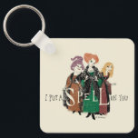 Hocus Pocus Sanderson Sisters Spellbound Nyckelring<br><div class="desc">Sanderson Sisters är tillbaka och redo att trolla in den här förtjusande Hocus Pocus-utformningen! Med Winifred, Mary och Sarah i en handritad vintage stil, ger den här teckningen en lekfull men pookisk charm till den ikoniska frasen "Jag lägger en spell på dig". Med texturerade, sketchliknande detaljer och en varm, nostalgisk...</div>