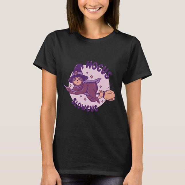 Hocus Slowcus Witch Sloth Riding Broomstick Hallow T Shirt (Framsida)