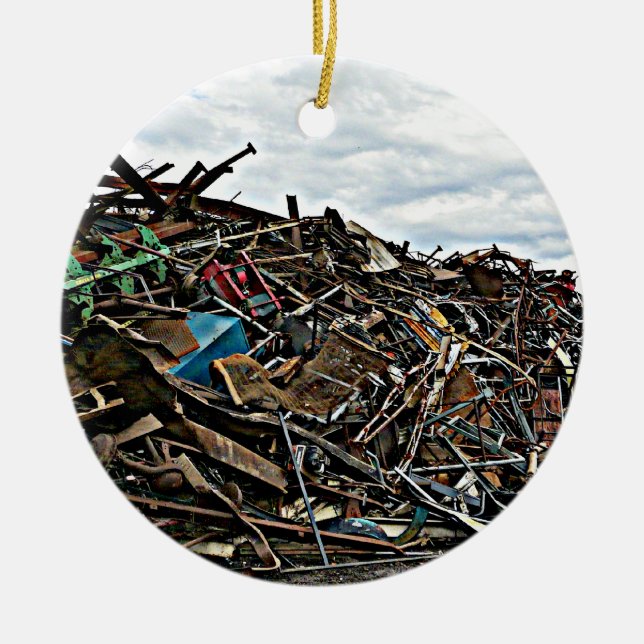 Hög av metallskräp för återvinning julgransprydnad keramik (Framsidan)