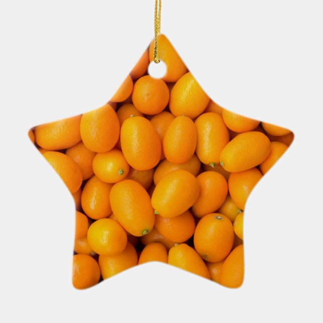 Hög av orange kumquats i kartong julgransprydnad keramik (Framsidan)