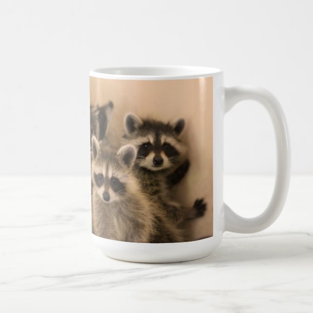 Hög av raccoonsmug.en mugg (Höger)
