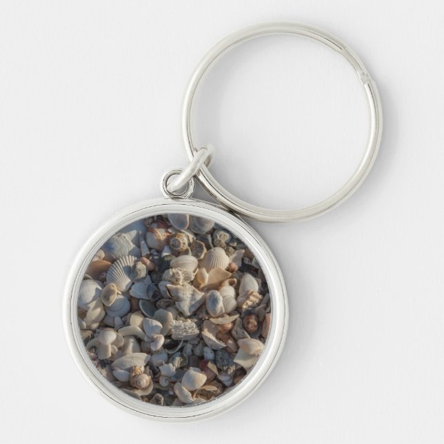 Hög av snäckskal rund silverfärgad nyckelring (Framsidan)