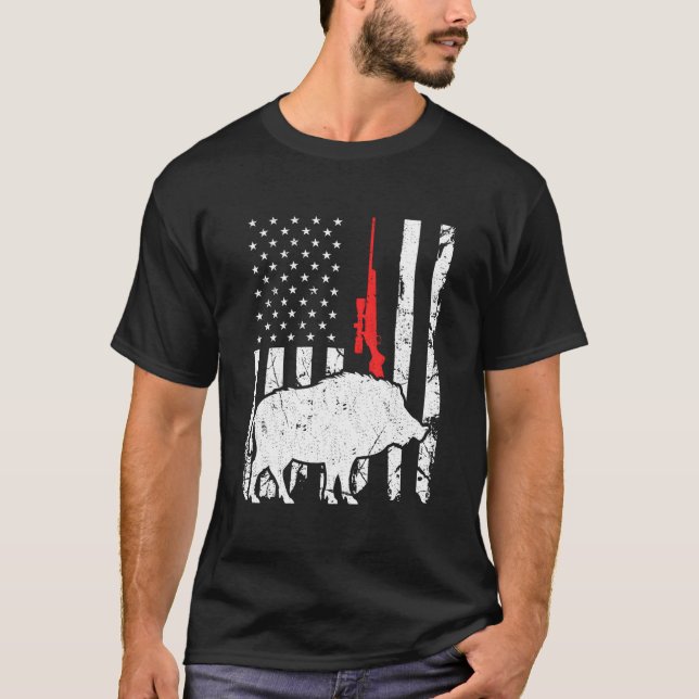 Hog Hunting Us Flag Patriotic American Rifle T Shirt (Framsida)