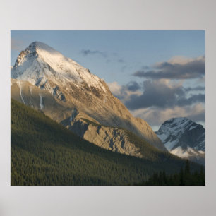 Hög topp nära Maligne Sjö, Jasper National Poster