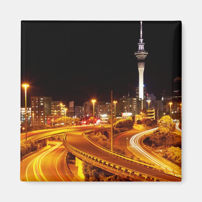 Hög väg in i Auckland Magnet (Framsidan)